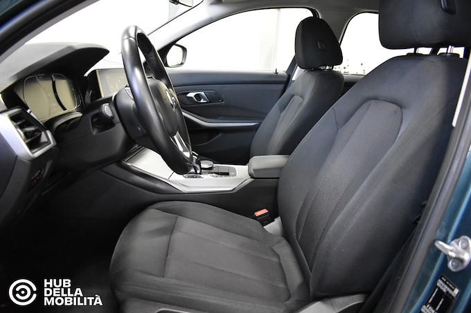 BMW 318d 48V Touring Business Advantage